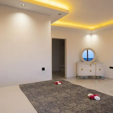 Villa 5 Bedroom - 5541