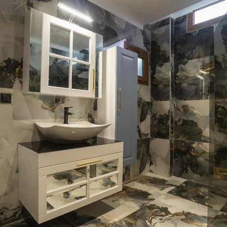 5 Bedroom - 5541 Villa