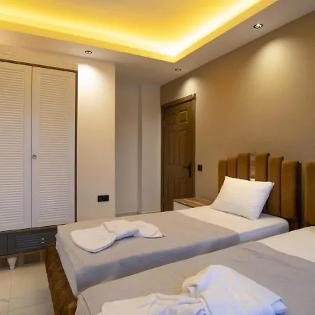 5 Bedroom - 5541 *