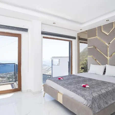 5 Bedroom - 5541 *