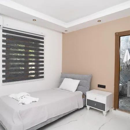 Villa 5 Bedroom - 5541 *