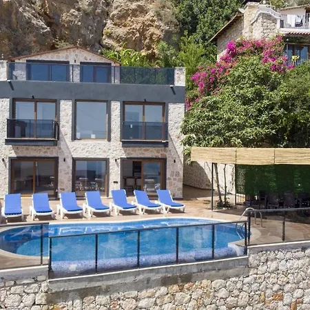 5 Bedroom - 5541 *