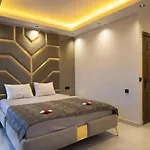 5 Bedroom - 5541