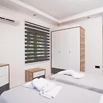 5 Bedroom - 5541 * קלקן