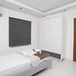 5 Bedroom - 5541 *